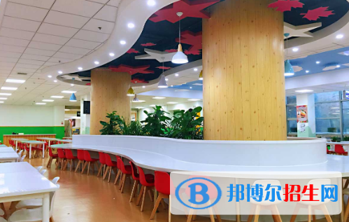 北京加拿大國際學(xué)校初中部2020年招生辦聯(lián)系電話
