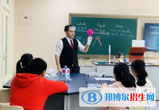 北京明誠外國語學(xué)校初中部地址在哪里