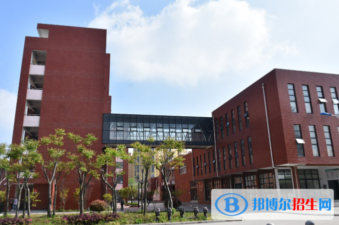 長(zhǎng)江藝術(shù)工程職業(yè)學(xué)院1