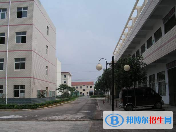 尉氏縣職業(yè)技術(shù)教育中心2021年招生辦聯(lián)系電話