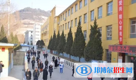  寶塔區(qū)第二中學(xué)2020年學(xué)費(fèi)、收費(fèi)多少