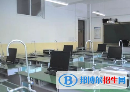 寶塔區(qū)第二中學(xué)2020年招生辦聯(lián)系電話
