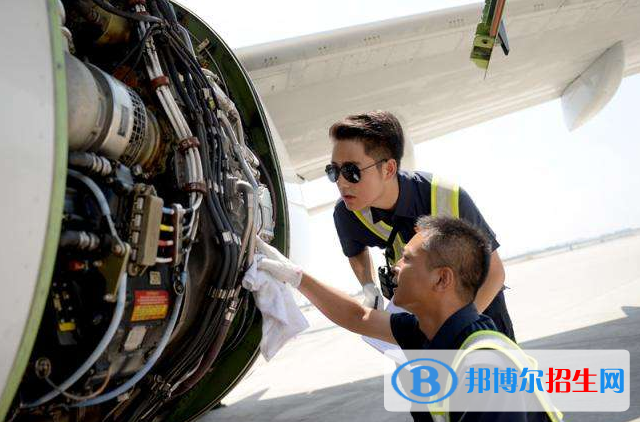 湖北2020年男生上什么航空服務(wù)學(xué)校好