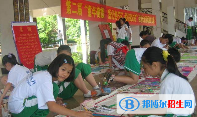?？诰吧綄W(xué)校2020年學(xué)費(fèi)、收費(fèi)多少