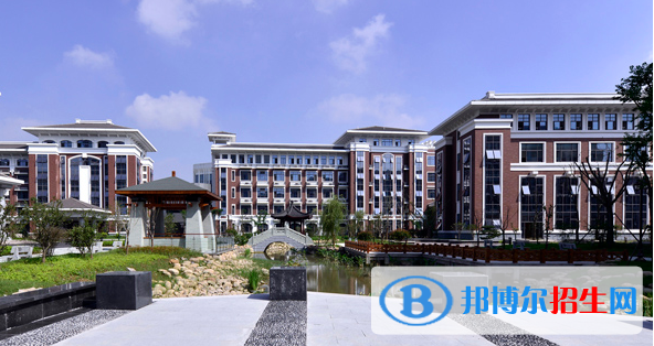 江蘇揚(yáng)中高級(jí)中學(xué)2021年招生辦聯(lián)系電話