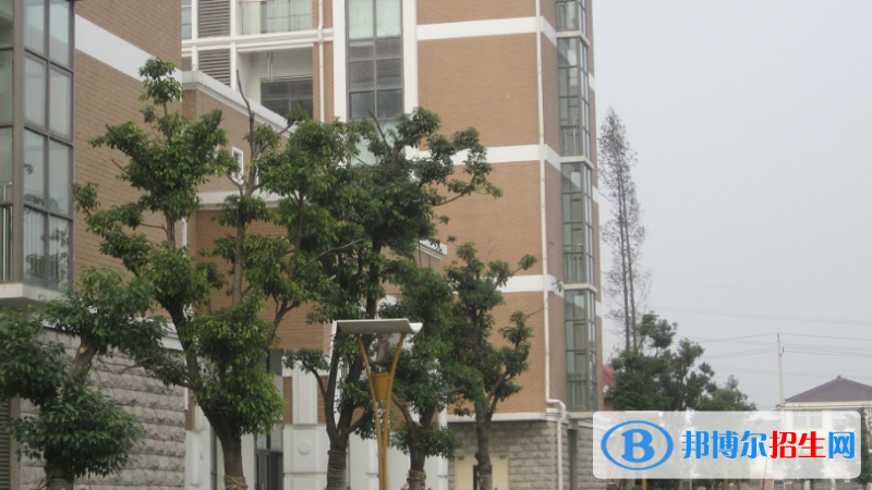 江蘇宜興中學(xué)2021年招生辦聯(lián)系電話