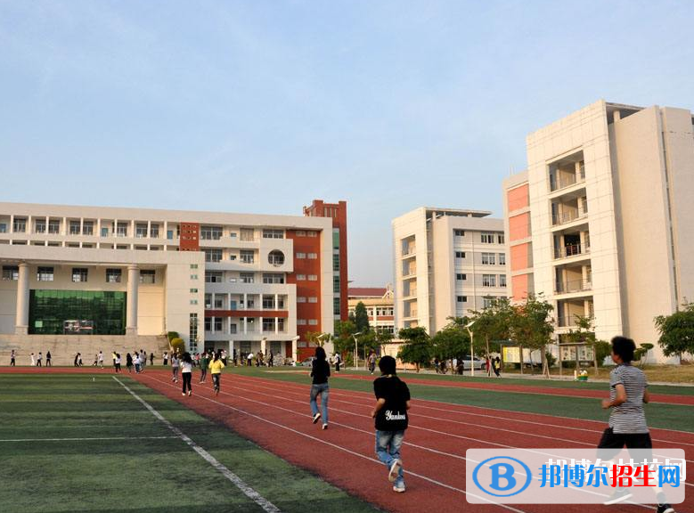 重慶青山工業(yè)技工學(xué)校怎么樣、好不好