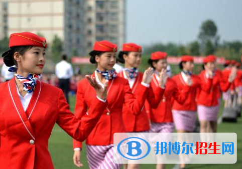 武漢2021年航空服務(wù)學(xué)校是中專(zhuān)還是大專(zhuān)