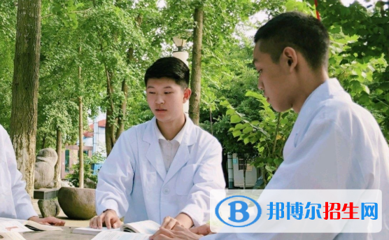蘭州2021年衛(wèi)校中專升大?？际裁? width=
