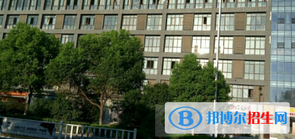 臨泉縣常青職業(yè)學校2021年宿舍條件 