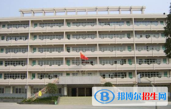 成都2021年怎么上中專學校