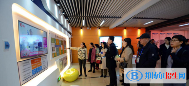 成都2021年電子商務(wù)學(xué)校和中專有哪些區(qū)別