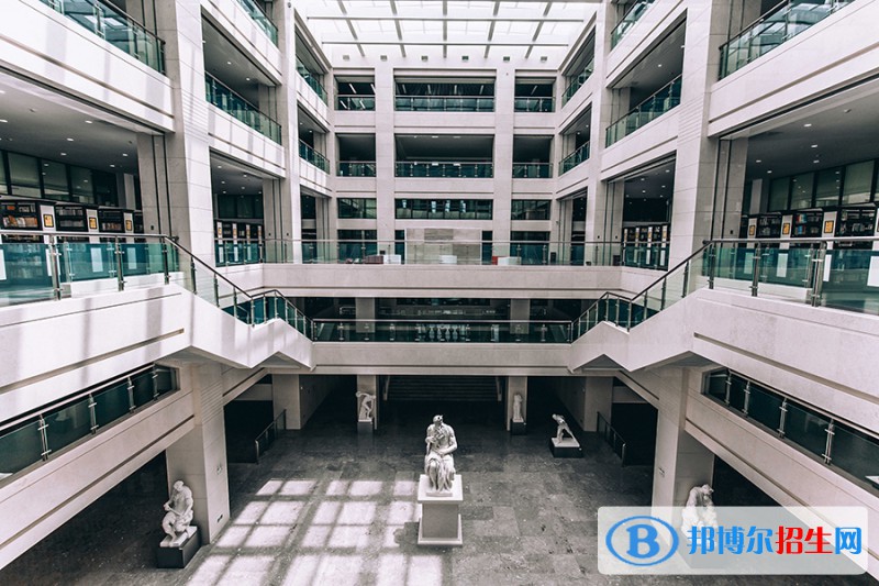 云南藝術(shù)學(xué)校2021年學(xué)費、收費多少