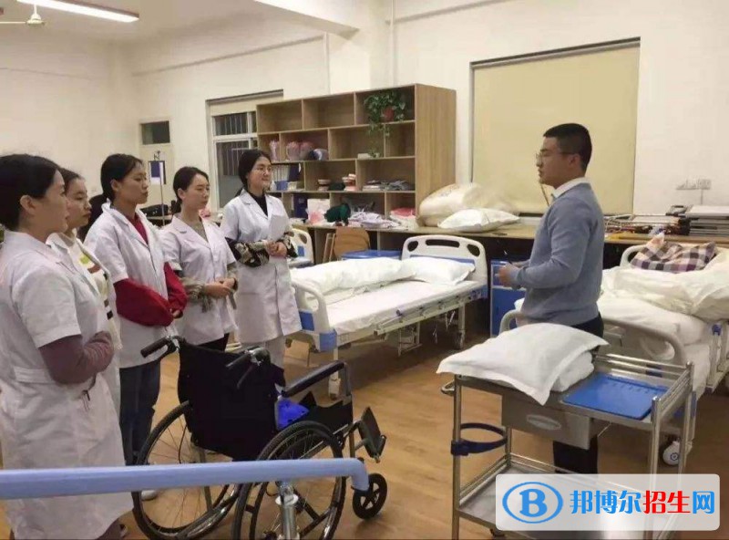 重慶2022年護理學校中專升大?？际裁? width=