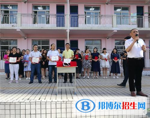 巴中市巴州區(qū)化成職業(yè)中學(xué)校2021年學(xué)費(fèi)、收費(fèi)多少