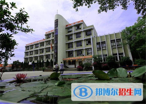 內(nèi)江求是職業(yè)技術(shù)學校2021年學費、收費多少