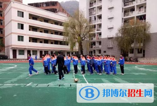 萬源黃鐘職業(yè)中學2021年學費、收費多少