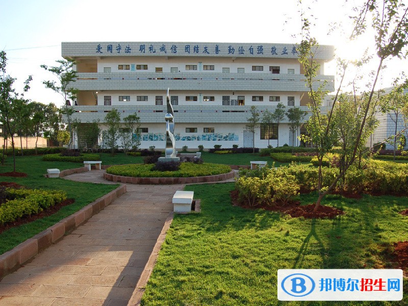云南省輕工業(yè)學(xué)校2021年報名條件、招生對象、招生要求