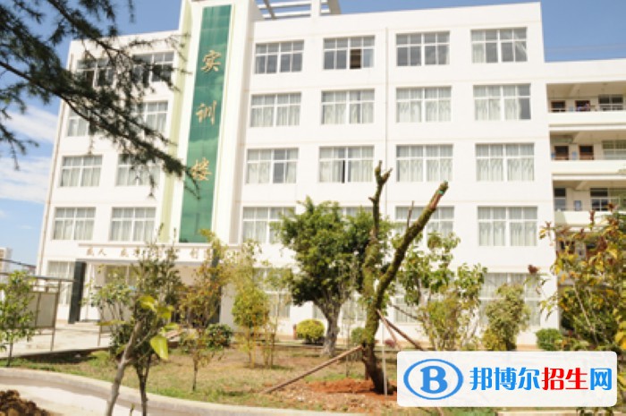 云南三鑫職業(yè)技術(shù)學(xué)院五年制大專2021年學(xué)費(fèi)。收費(fèi)多少