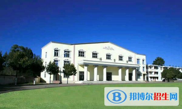 楚雄醫(yī)藥高等專科學(xué)校2021年報名條件、招生要求、招生對象