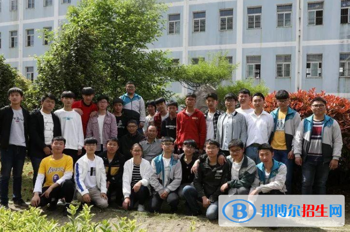 安徽2021年男生在中專學校學什么好