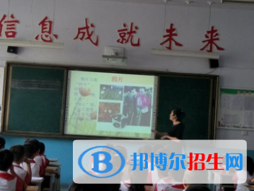 甘肅2021年女生讀什么中專學(xué)校好
