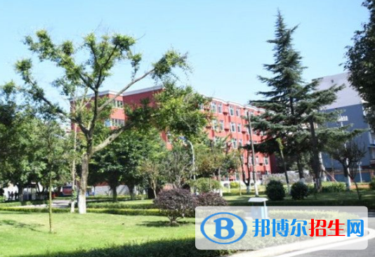 成都2021年中專與?？频膮^(qū)別