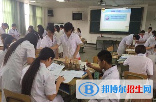 四川2021年護(hù)理學(xué)校學(xué)什么好有前途