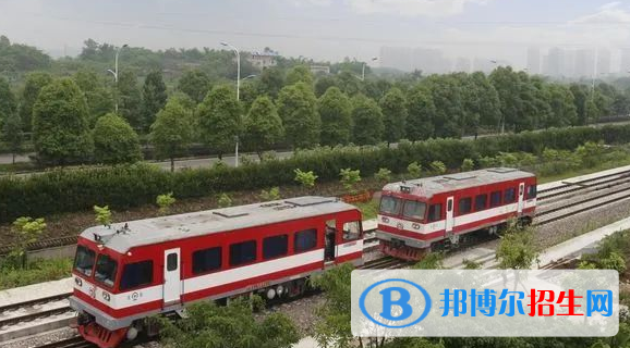 貴州女生讀軌道交通學校