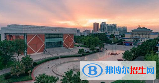 陜西2021年衛(wèi)校中專升大?？际裁? width=