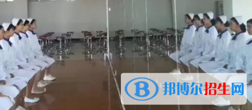 成都2021年護(hù)理學(xué)校中專升大?？际裁? width=