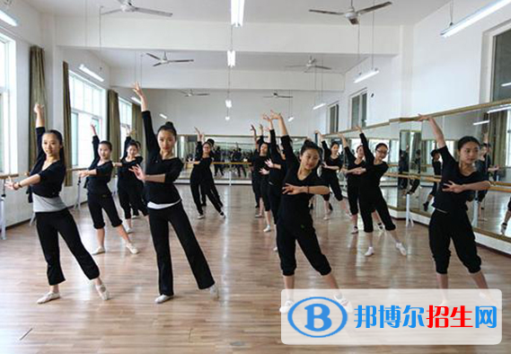 貴州2021年適合女生的幼師學(xué)校專業(yè)