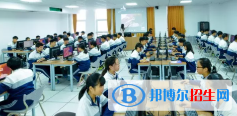 四川2021年計算機學(xué)校有哪些專業(yè)適合女生