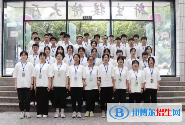 重慶人文藝術(shù)職業(yè)學(xué)校2022年學(xué)費、收費多少