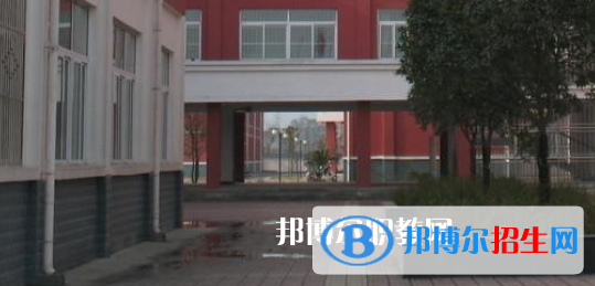 碭山縣鐵路中等專業(yè)學(xué)校2021年學(xué)費(fèi)、收費(fèi)多少 
