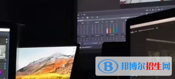 成都2022年計算機學校都有什么專業(yè)適合男生