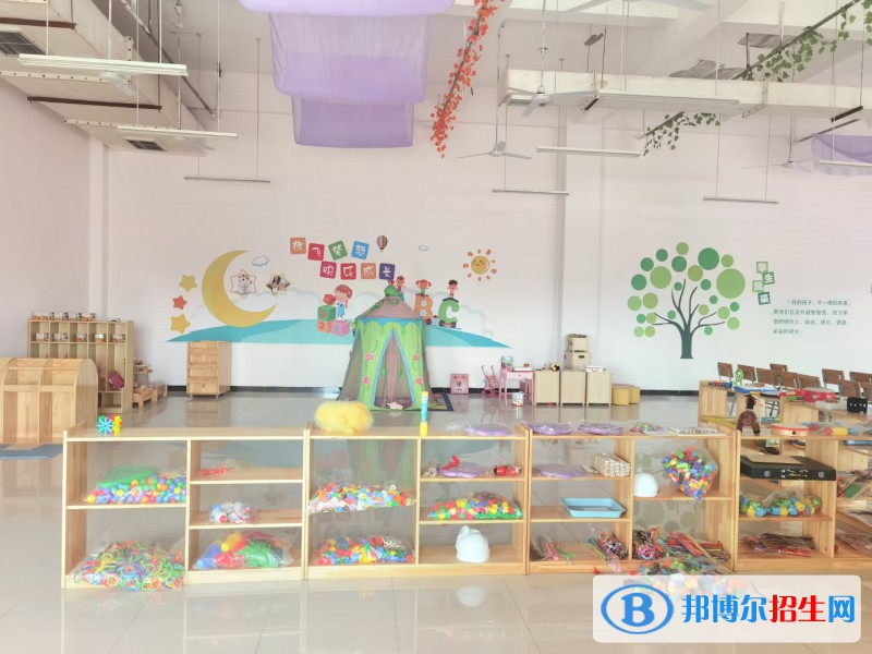 四川2022年女生在中專學校學什么好