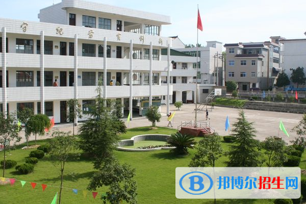 四川2022年怎么上中專學校