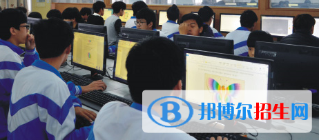 成都2022年計(jì)算機(jī)學(xué)校有什么專業(yè)適合男生