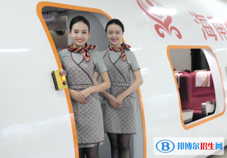 蘭州2022年航空服務(wù)學(xué)校多少錢
