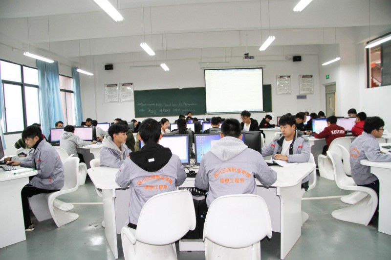 四川三河職業(yè)學(xué)院2022年報名條件、招生要求、招生對象