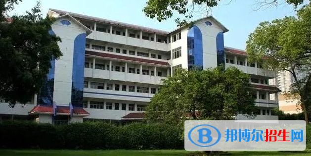 四川2022年讀汽修學(xué)校要多少錢(qián)
