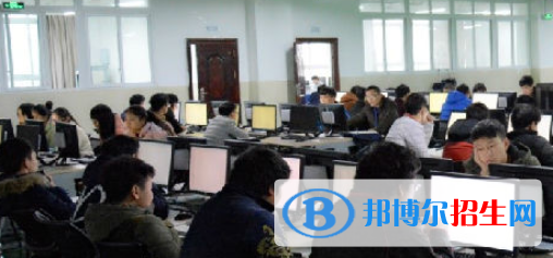 成都2022年男生學(xué)什么計(jì)算機(jī)學(xué)校好