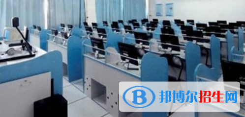 成都2022年計(jì)算機(jī)學(xué)校什么專業(yè)適合女生