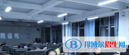 成都2022年計算機學(xué)校和中專有哪些區(qū)別