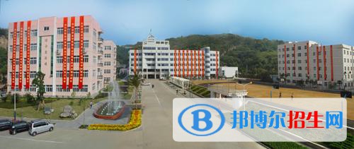 對(duì)于很多同學(xué)和家長(zhǎng)來說，一直想讀四川省宜賓衛(wèi)生學(xué)校，但是他不知道這所學(xué)校的報(bào)名條件有哪些，不知道孩子能否符合這所學(xué)校的要求。那么，今天小編就給大家整理一下四川省宜賓衛(wèi)生學(xué)校的招生要求，大家可以看一看，結(jié)合自身的情況能不能去這所學(xué)校讀書。  四川省宜賓衛(wèi)生學(xué)校招生要求 1、學(xué)校所有專業(yè)招收應(yīng)屆初中畢業(yè)生(必須參加當(dāng)?shù)馗咧须A段統(tǒng)一升學(xué)考試方能錄取)  2、凡符合招生條件的應(yīng)往屆初高中畢業(yè)生或同等學(xué)歷者均可報(bào)考本校三年制普通中專  3、凡符合以上條件的考生請(qǐng)于下列時(shí)間到學(xué)校財(cái)務(wù)科繳清第一學(xué)年學(xué)習(xí)費(fèi)用(住4、凡報(bào)考五年制高職班考生必須參加今年四川省內(nèi)各市州組織的高中階段統(tǒng)一升學(xué)考試，并在當(dāng)?shù)卣修k或中學(xué)填報(bào)志愿。宿費(fèi)和教材費(fèi))并領(lǐng)取預(yù)錄取通知書。  四川宜賓衛(wèi)生學(xué)校招生對(duì)象：應(yīng)往屆初、高中畢業(yè)生  四川省宜賓衛(wèi)生學(xué)校發(fā)展歷程 四川省宜賓衛(wèi)生學(xué)校的前身是創(chuàng)建于1917年的明德醫(yī)院高級(jí)護(hù)士職業(yè)學(xué)校和1946年創(chuàng)建的公信醫(yī)院高級(jí)護(hù)士職業(yè)學(xué)校。  1951年兩校合并為“川南宜賓護(hù)士學(xué)校”。  1958年校名為“宜賓醫(yī)學(xué)專科學(xué)校”。  1959年經(jīng)四川省高教局、衛(wèi)生廳批準(zhǔn)更名為“四川省宜賓衛(wèi)生學(xué)校”。  1981年被確定為“四川省重點(diǎn)中等專業(yè)學(xué)校”。  2000年被確定為首批“國家級(jí)重點(diǎn)中等專業(yè)學(xué)校”。  上面小編非常詳細(xì)的給各位同學(xué)和家長(zhǎng)講解了四川省宜賓衛(wèi)生學(xué)校的招生要求，大家可以看得到他們主要的招生要求就是應(yīng)屆初中畢業(yè)生就可以去報(bào)讀了。另外的一些要求，只要孩子沒有什么不好的習(xí)慣，都是可以在這個(gè)學(xué)校讀就讀的，順便也給大家講解了這個(gè)學(xué)校的來歷，大家可以看到這所學(xué)校的歷史領(lǐng)域非常的強(qiáng)大，見效時(shí)間非常的長(zhǎng)，孩子在這個(gè)學(xué)校讀書是非常不錯(cuò)的選擇。