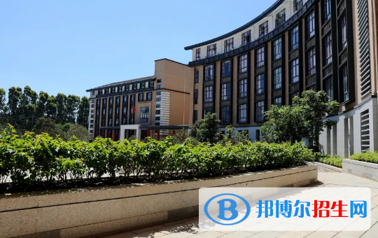 貴陽2022年女生上什么中專學校比較好