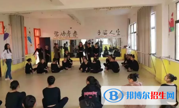 貴陽2022年女生上中專學校學什么好