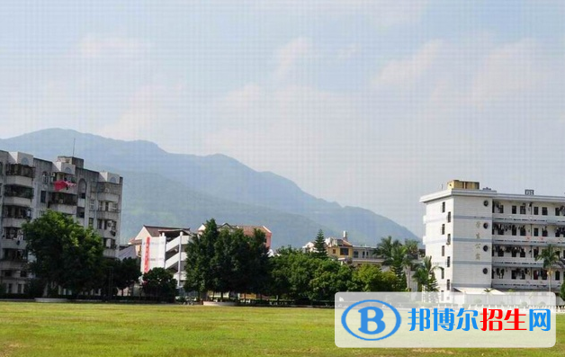 樂山市中區(qū)育賢中等職業(yè)學校2022年報名條件、招生對象
