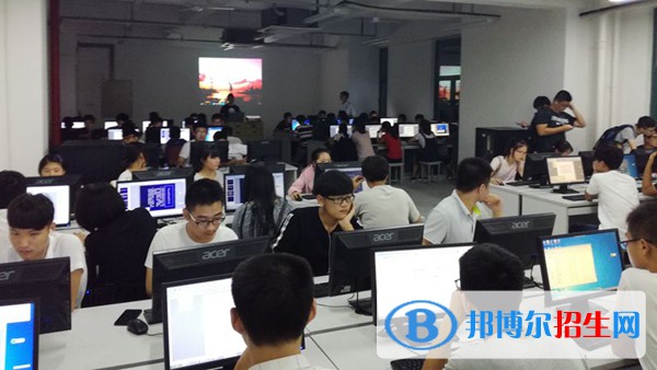 河北2022年女生學(xué)計(jì)算機(jī)學(xué)校好嗎